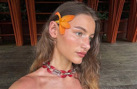 Carla Ginola adopte le Island Girl Makeup .